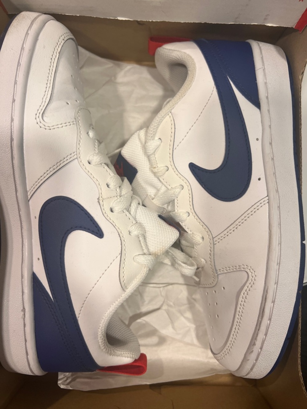 Nike Men’s White and Blue Low-Top Sneakers with Red Heel Tab